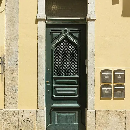 Castelo 12 - Apartments & Suites * Lisboa